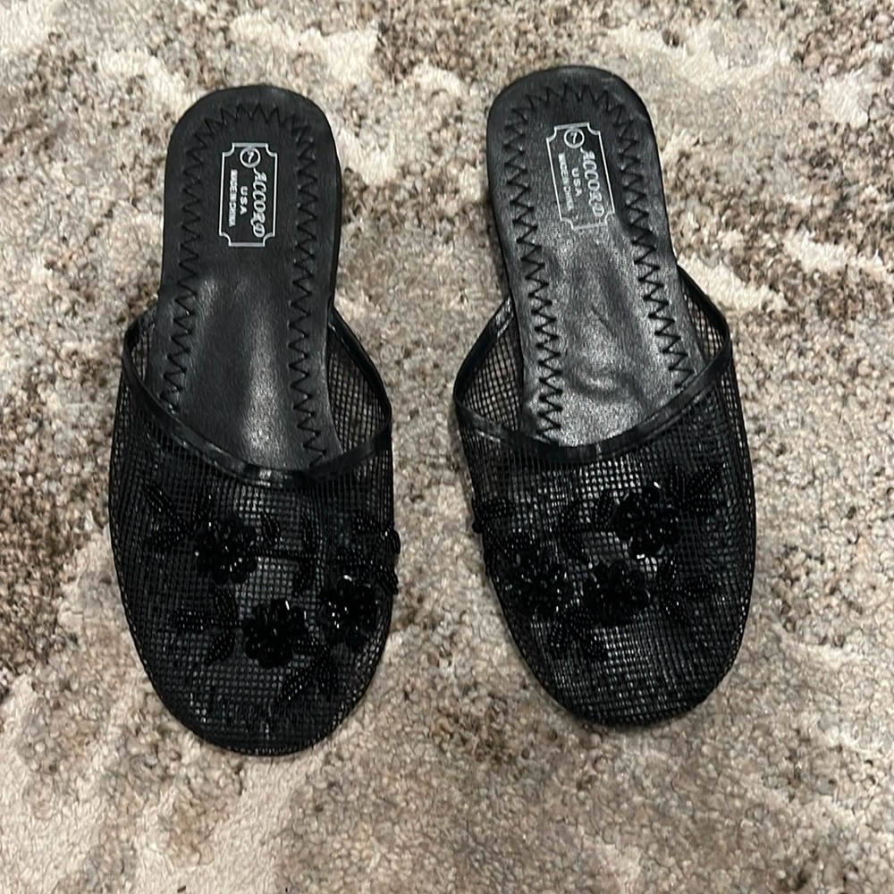 NWOT Accord slip ons/ black